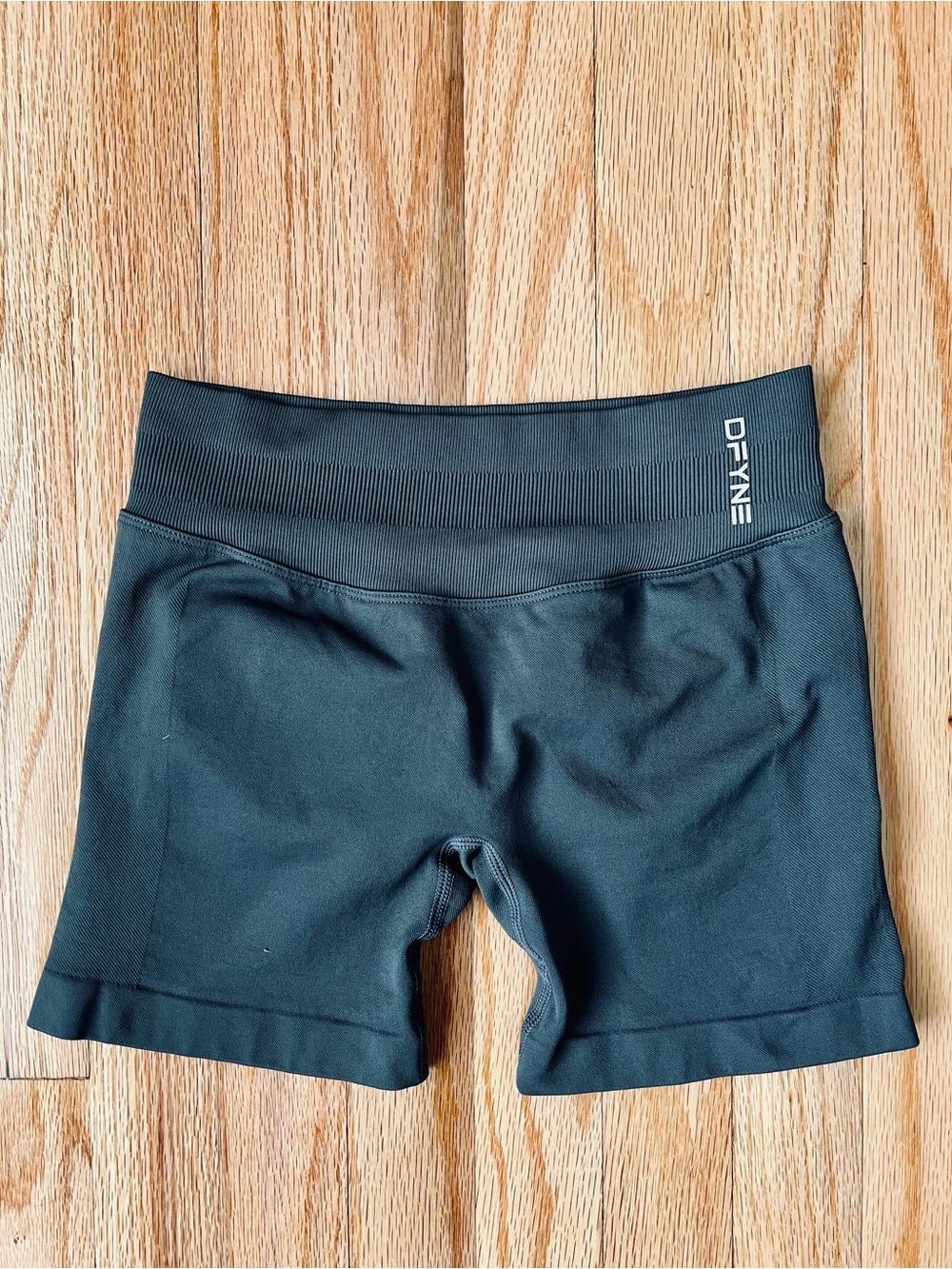 DFyne grey shorts women’s size Small
